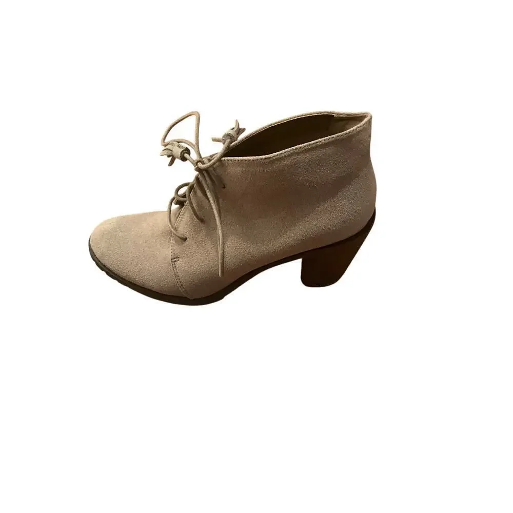 Restricted ankle lace